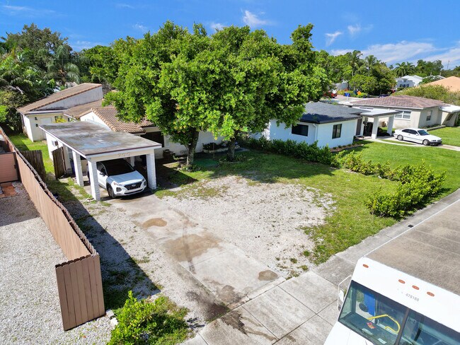 Building Photo - 700 Davie Blvd