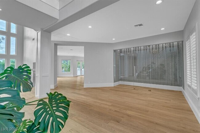 Building Photo - 2104 Redbird Dr
