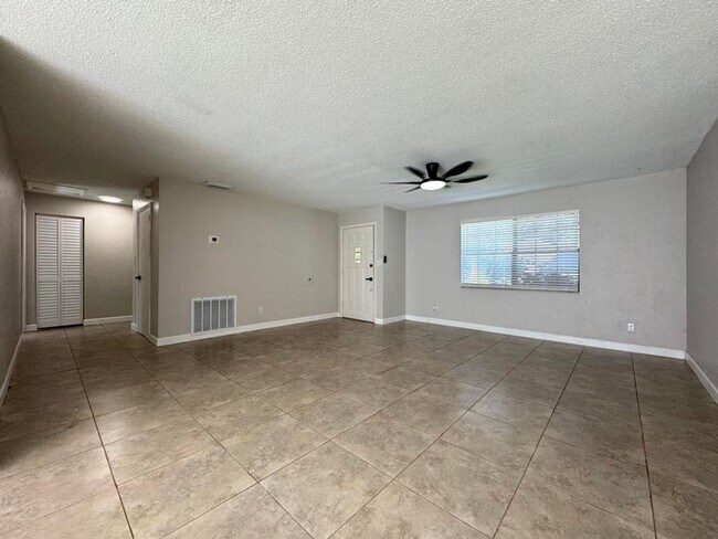 Building Photo - 2/1 Duplex in Holly Hill