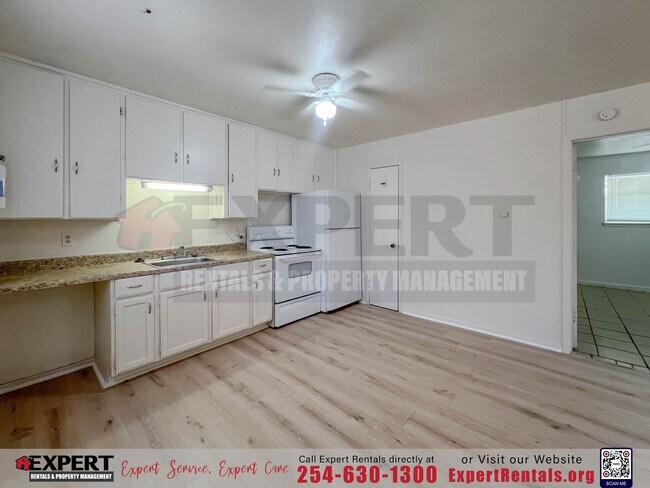 Foto del edificio - 1-Bedroom Home in Historic Killeen with New Flooring!!