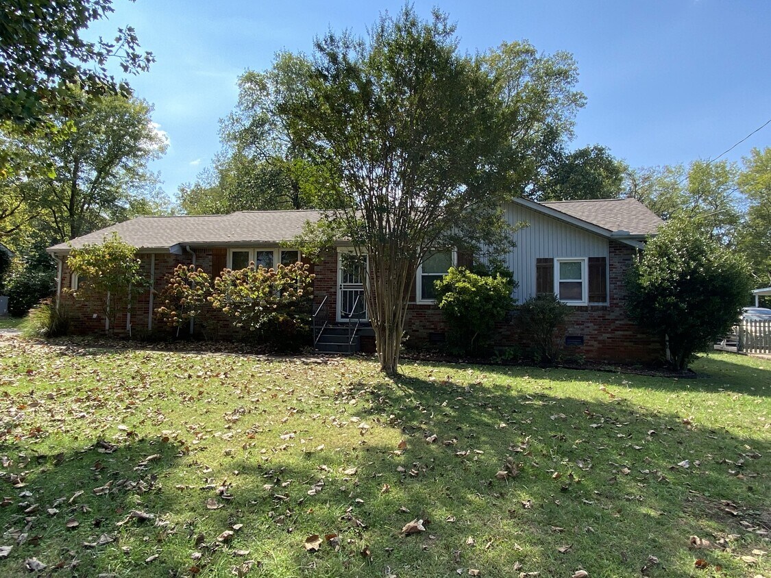 1622 Lakeshore Dr, Murfreesboro, TN 37130 House Rental in