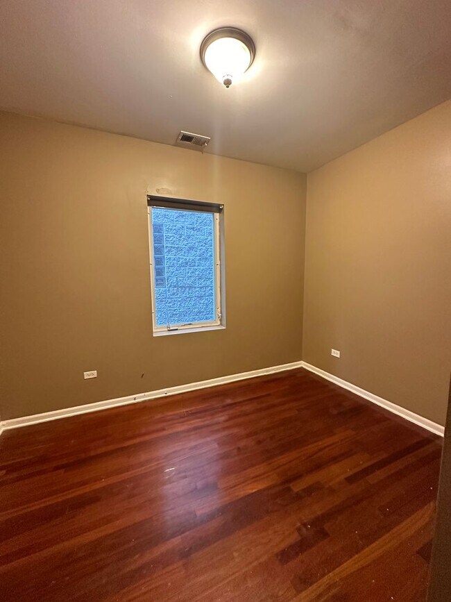 Foto del edificio - 7654 S Colfax Ave