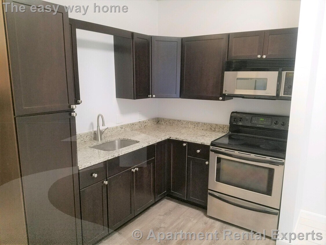 Primary Photo - 24 Webster Ave