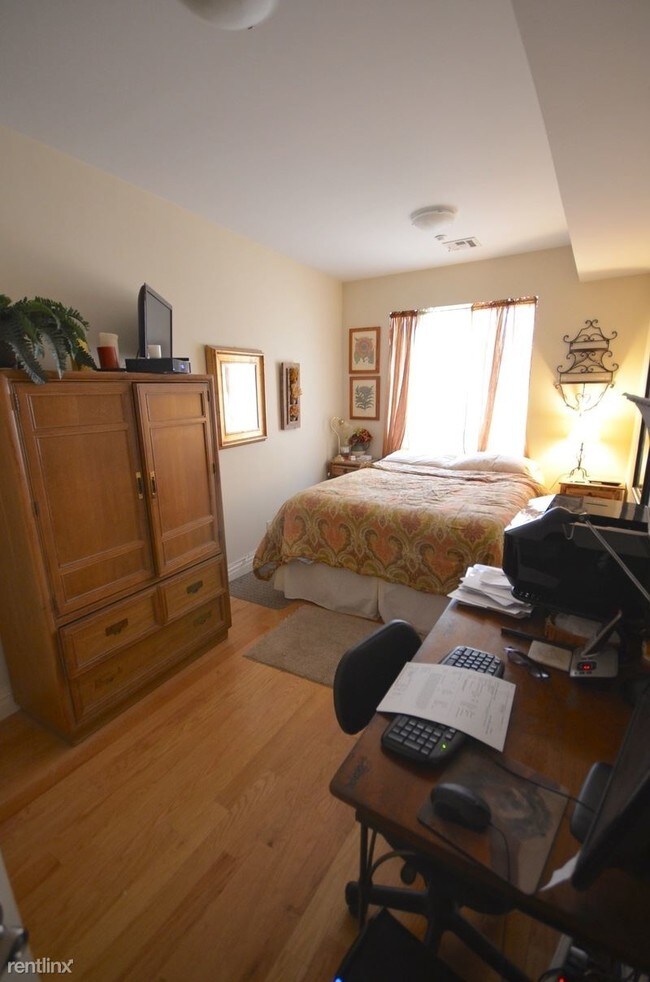 Foto del edificio - 220 Bennett Ave