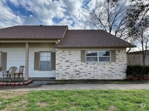 Building Photo - 738 E Pecan St
