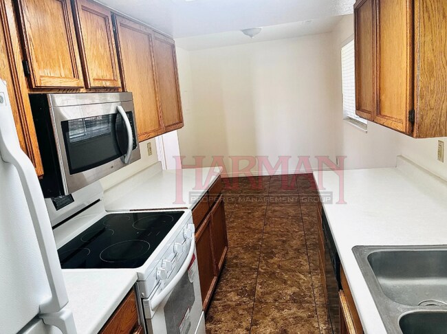 Foto del edificio - 699 600 W