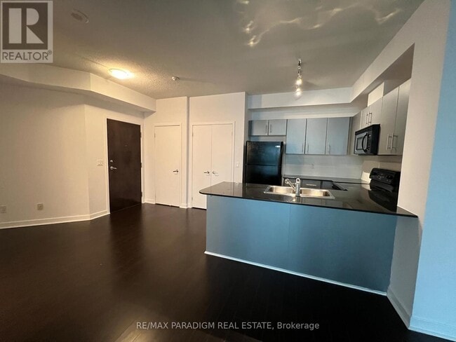 Photo du bâtiment - 12 Yonge St