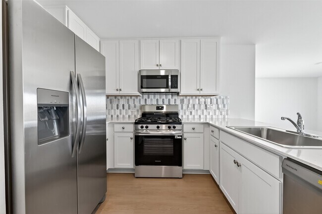 Building Photo - 3036 Majestic Sunrise Dr