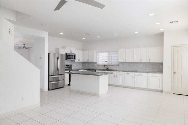 Foto del edificio - 7500 E Deer Valley Rd