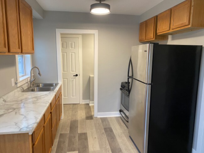 Building Photo - 3930 W 11th Ave