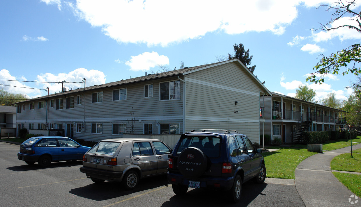 Building Photo - 2675 Oak St