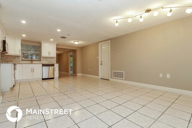 Building Photo - 9226 Rainbow Ln