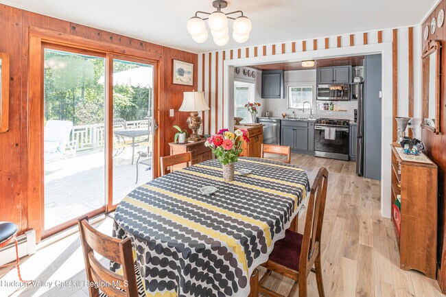 Foto del edificio - 16 Bakertown Rd