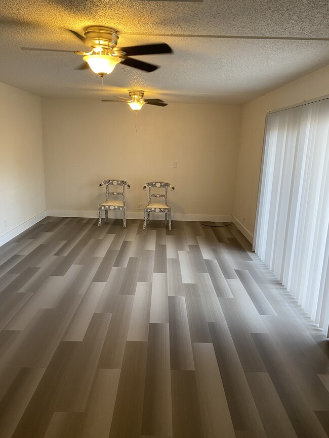 Large living room with glass doors - 3301 Spanish Wells Dr