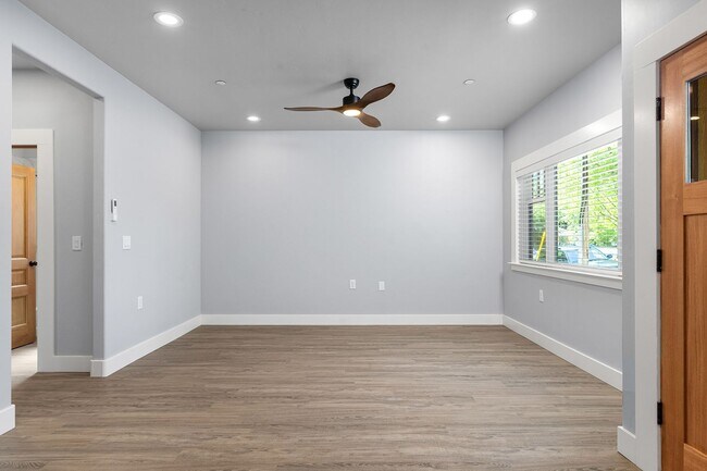 Foto del edificio - Luxury New Build | Walk to Downtown | Granite, Cherry Wood & High-End Finishes | Whole Home Water...
