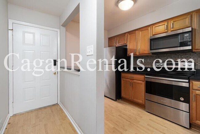 Building Photo - freshly updated single family home
