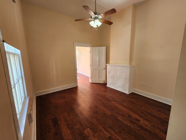 Building Photo - 2921 Annunciation