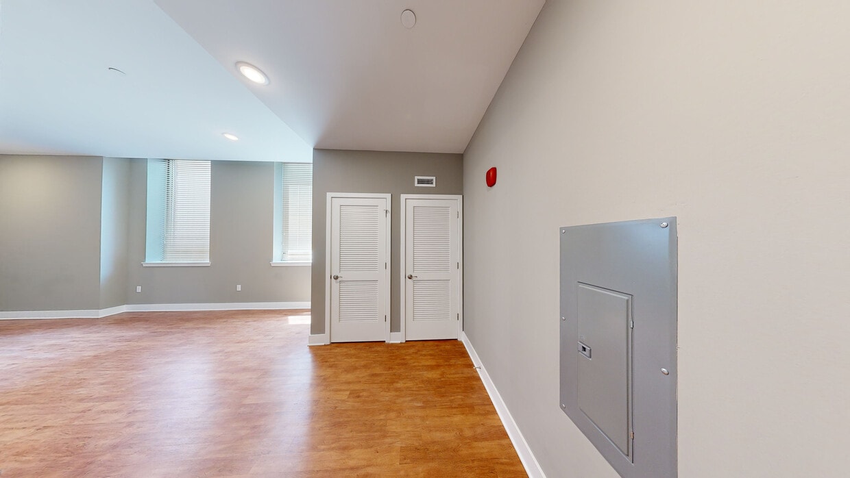 Photo - 300 W Fayette Apartments