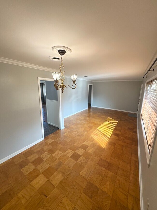 Foto del edificio - Broadmoor!