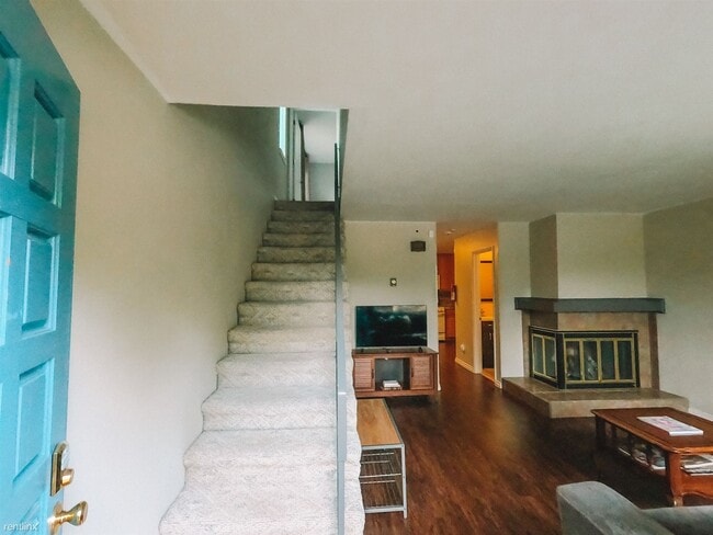Foto del edificio - 2 br, 1.5 bath Condo - 2224 Glacier Street...