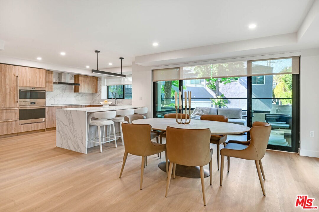 Foto principal - 350 N Palm Dr