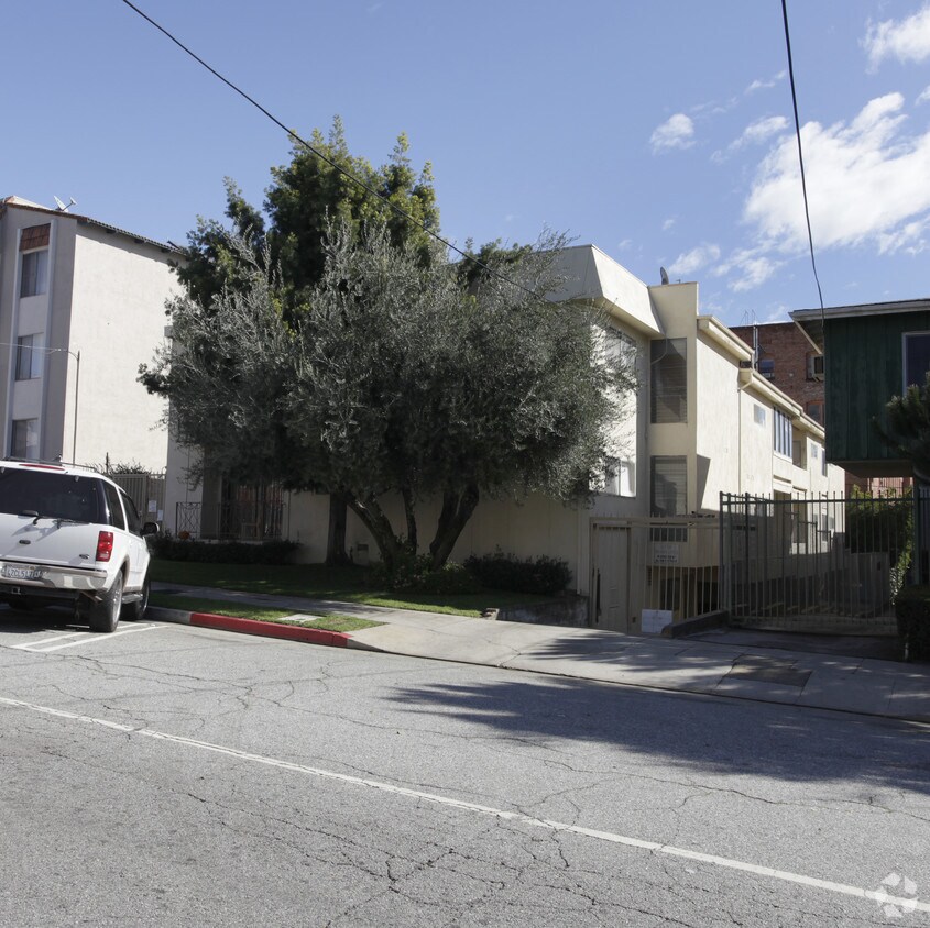 Building Photo - 1930 Tamarind Ave
