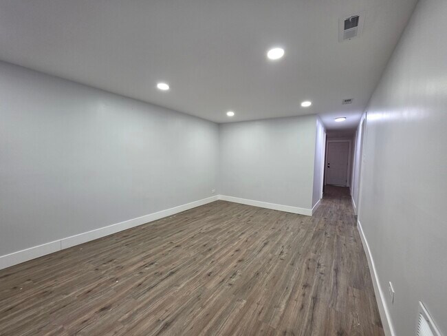 Foto del edificio - 1621 E 74th Pl