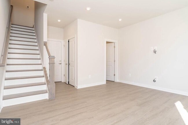 Building Photo - 5610 Alpha Rdg Ave