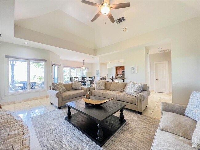 Foto del edificio - 1707 Clubhouse Hill Dr