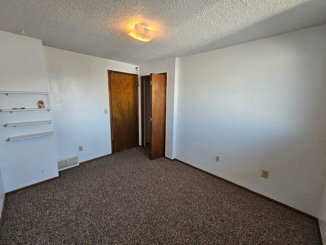 Building Photo - Wonderful Duplex in Spokane