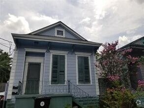 Building Photo - 2726 Ursulines Ave