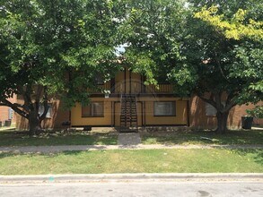 Building Photo - 2108 Hunt Dr