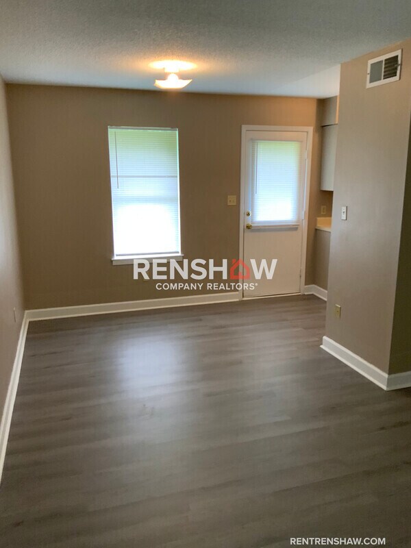 Foto del edificio - 142 Harrison Rd