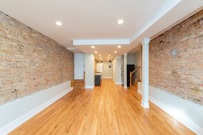 Foto del edificio - 1122 W Addison St