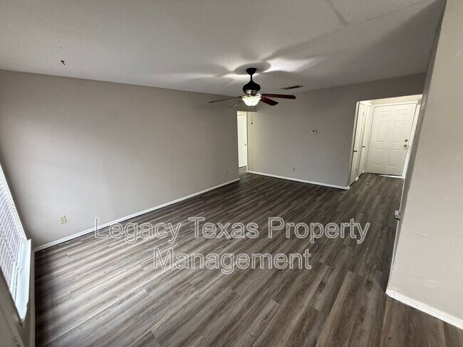 Foto del edificio - 110 Glen Rose Ave