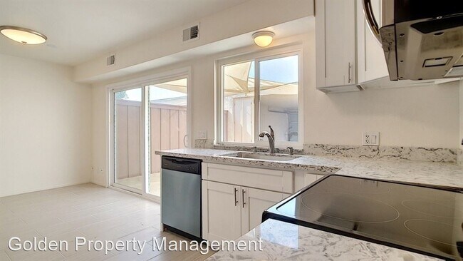 Building Photo - 9469 Carlton Oaks Dr