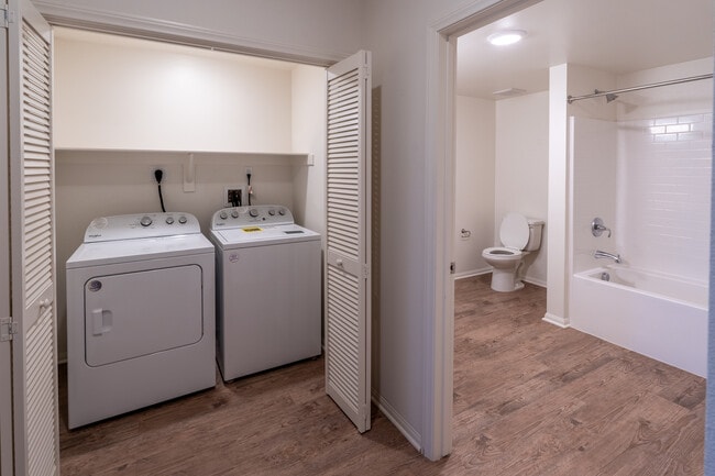 Building Photo - Villa Annette Apartment Homes