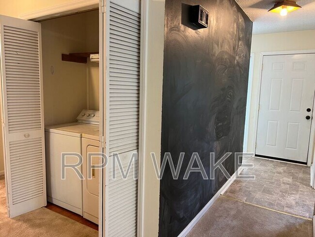 Foto del edificio - 3401 Whitford Ct