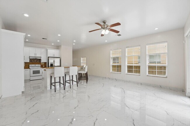 Foto del edificio - 819 SW 7th Ave