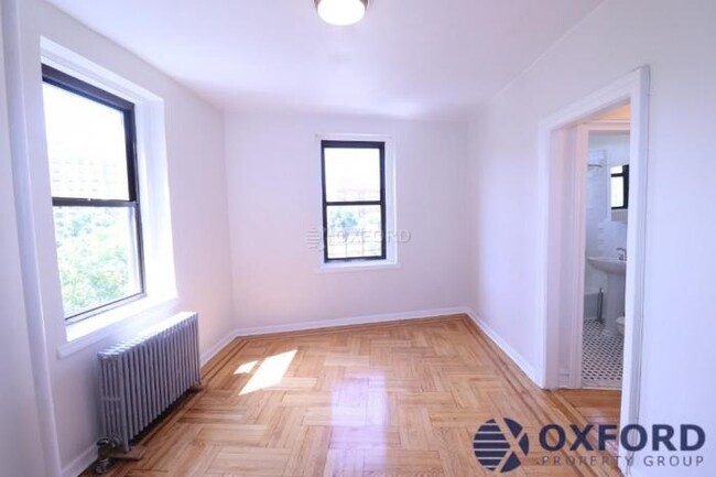 Foto del edificio - 1 bedroom in Queens NY 11354