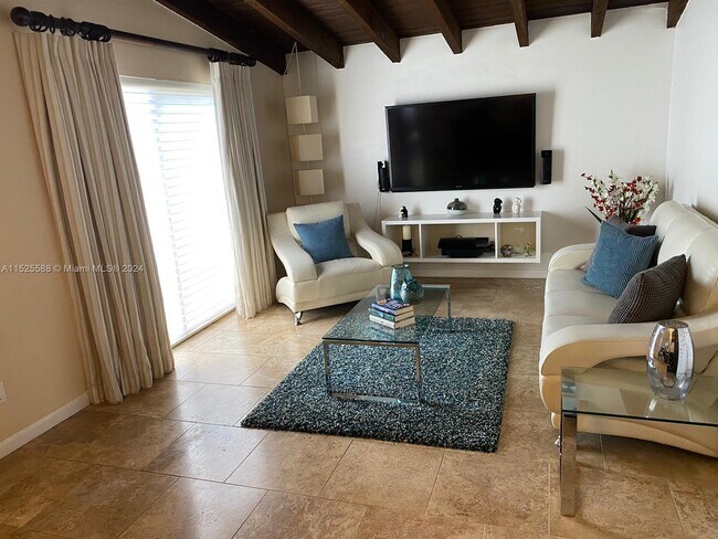 Foto del edificio - 6979 SW 110th Ct