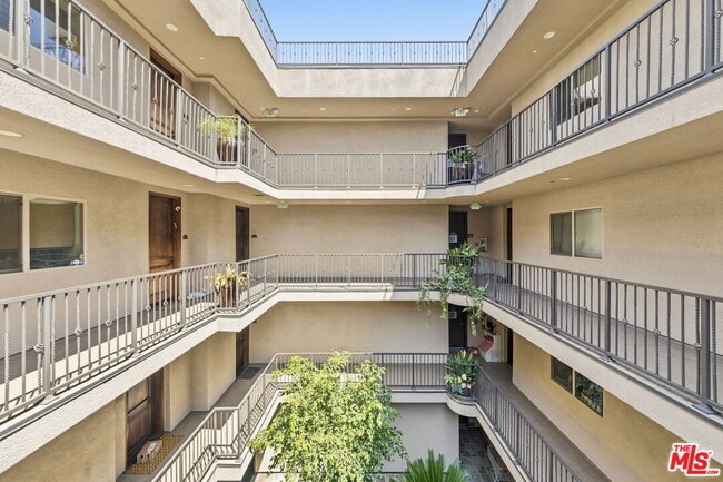 Building Photo - 11218 Camarillo St