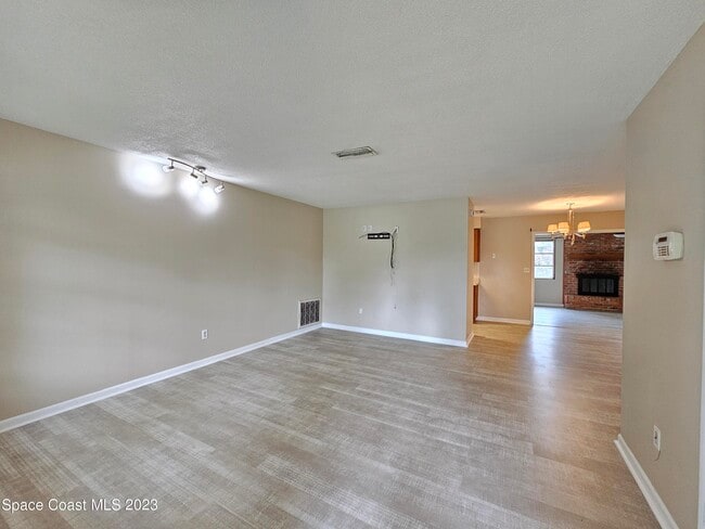 Building Photo - 2640 Dutton Dr