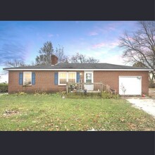 Building Photo - 1957 County Rd 3000 N