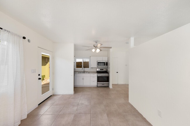 Building Photo - 38501 Bel Air Dr