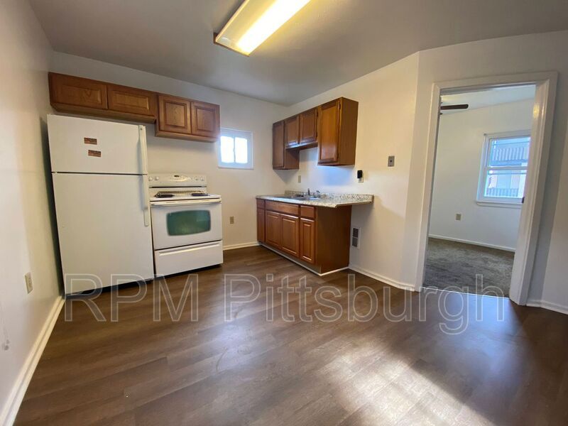 Foto principal - 7432 Duquesne Ave