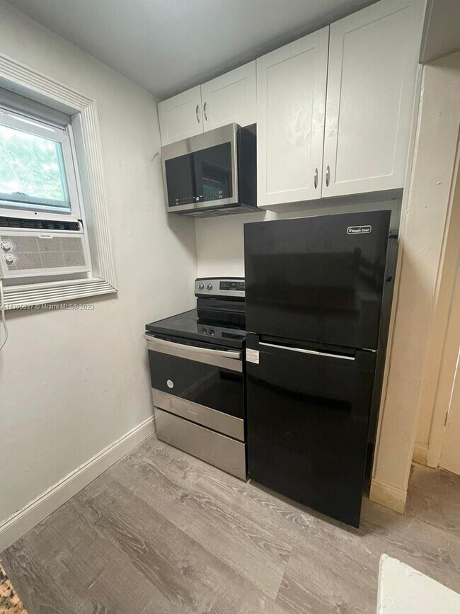 Building Photo - 2118 N 19th Ave