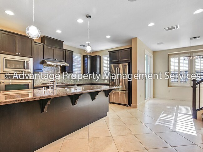 Building Photo - Beautiful 3 bed/3 bath, 1,749 sq ft SFR
