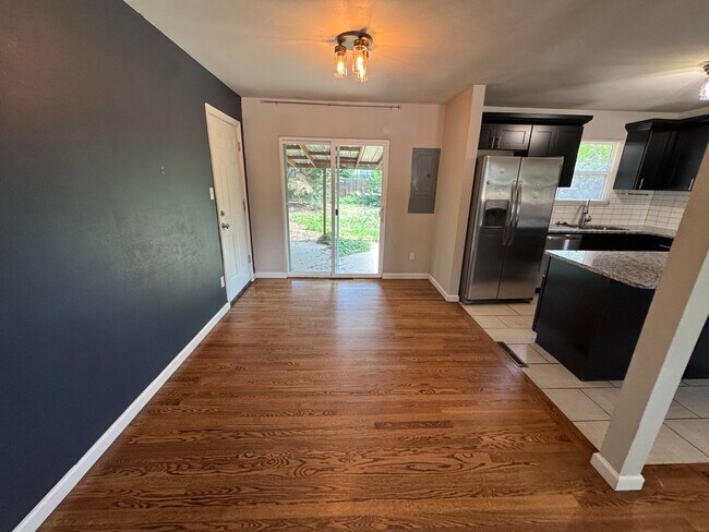 Foto del edificio - 1529 Sawyer Way