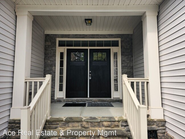 Building Photo - 5 br, 3.5 bath House - 106 Roaring Creek D...